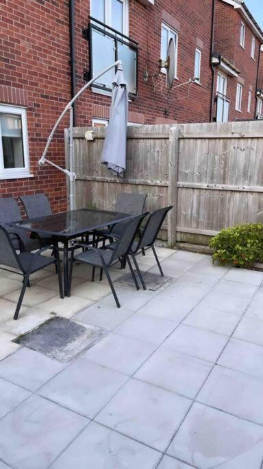 3 Stories, 5 Bedroom House In Prime Location With Balcony And Shared Garden Liverpool Exterior photo